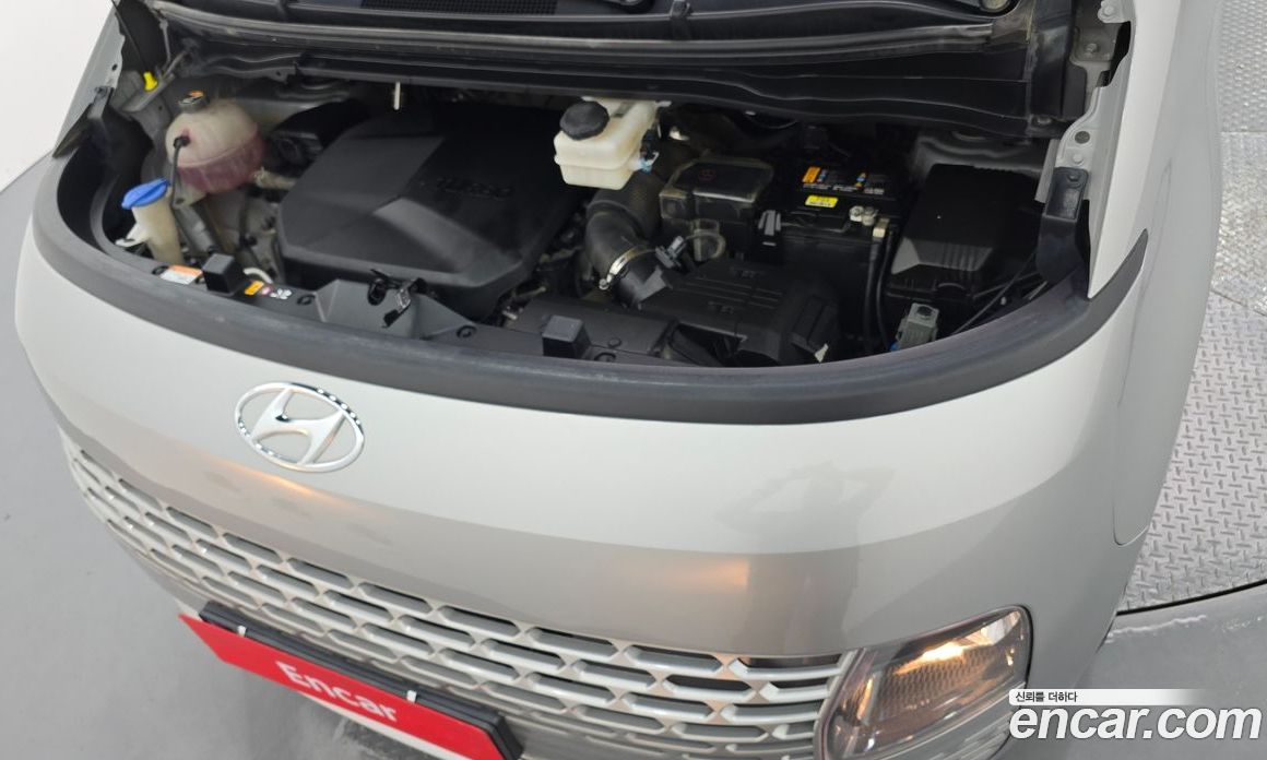 Hyundai Staria Tourer 11-Seater