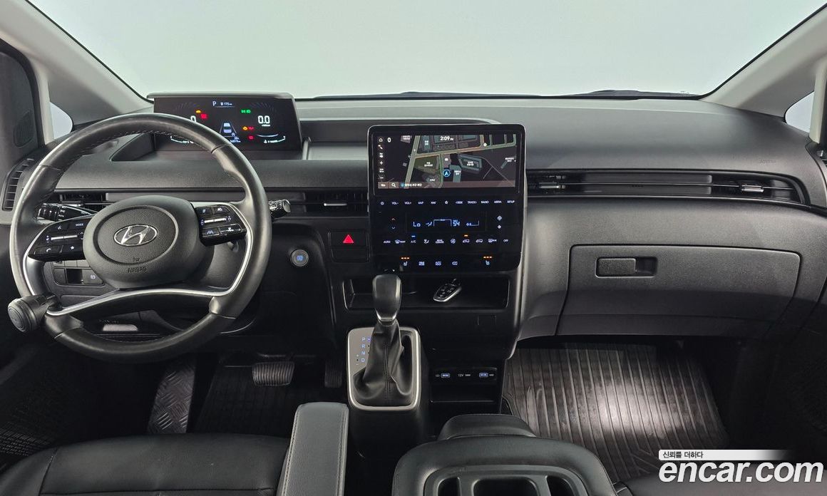 Hyundai Staria Tourer 11-Seater