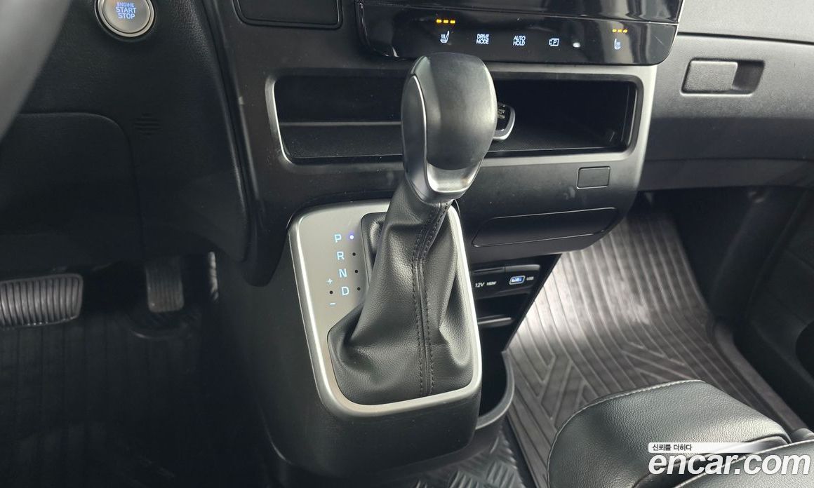 Hyundai Staria Tourer 11-Seater