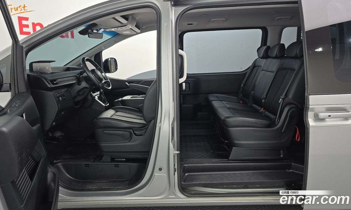 Hyundai Staria Tourer 11-Seater