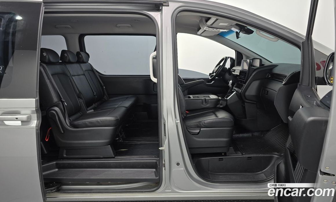 Hyundai Staria Tourer 11-Seater