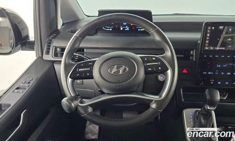 Hyundai Staria Tourer 11-Seater