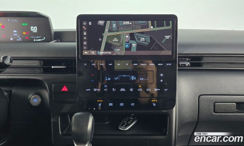 Hyundai Staria Tourer 11-Seater
