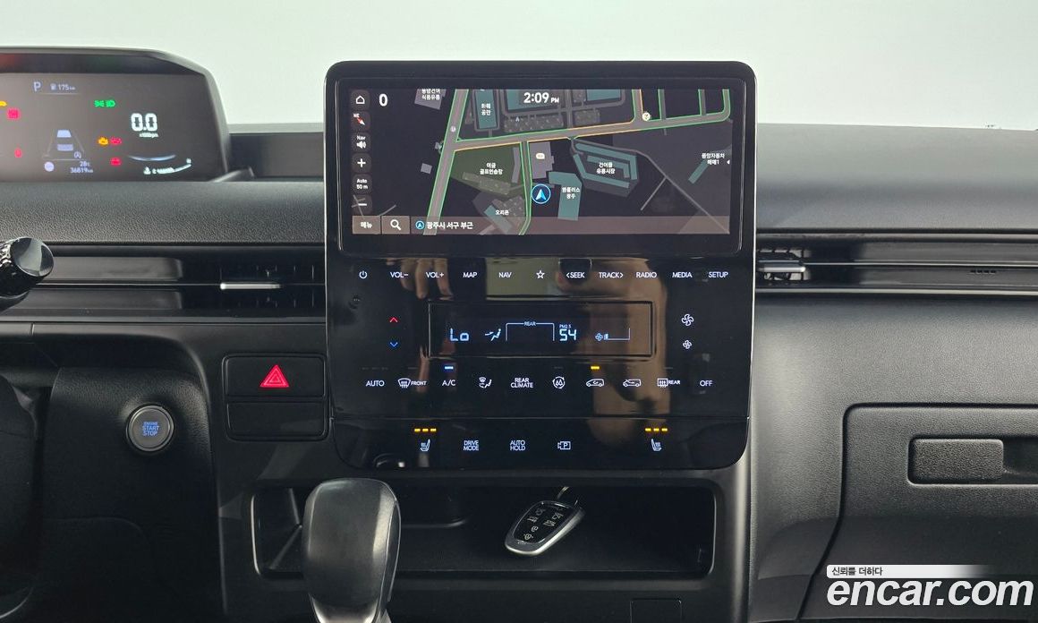 Hyundai Staria Tourer 11-Seater