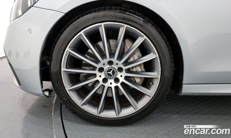 Mercedes Benz E-Class E350 4MATIC AMG Line