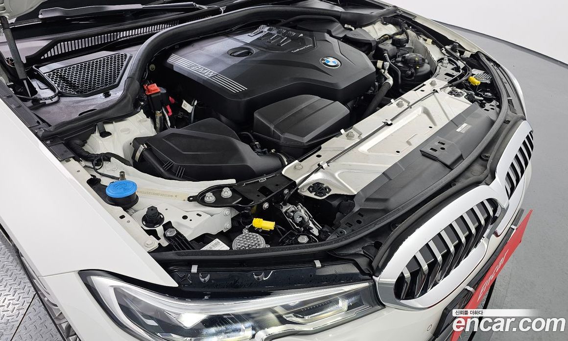 BMW 3-Series i320 Luxury