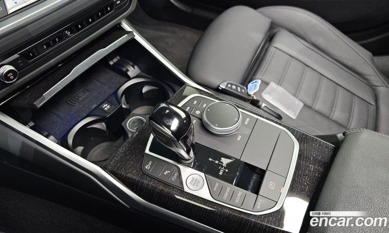 BMW 3-Series i320 Luxury