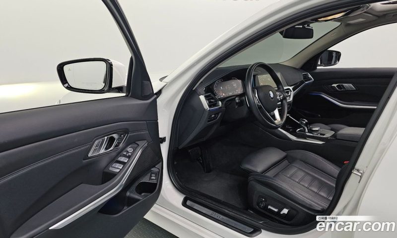 BMW 3-Series i320 Luxury