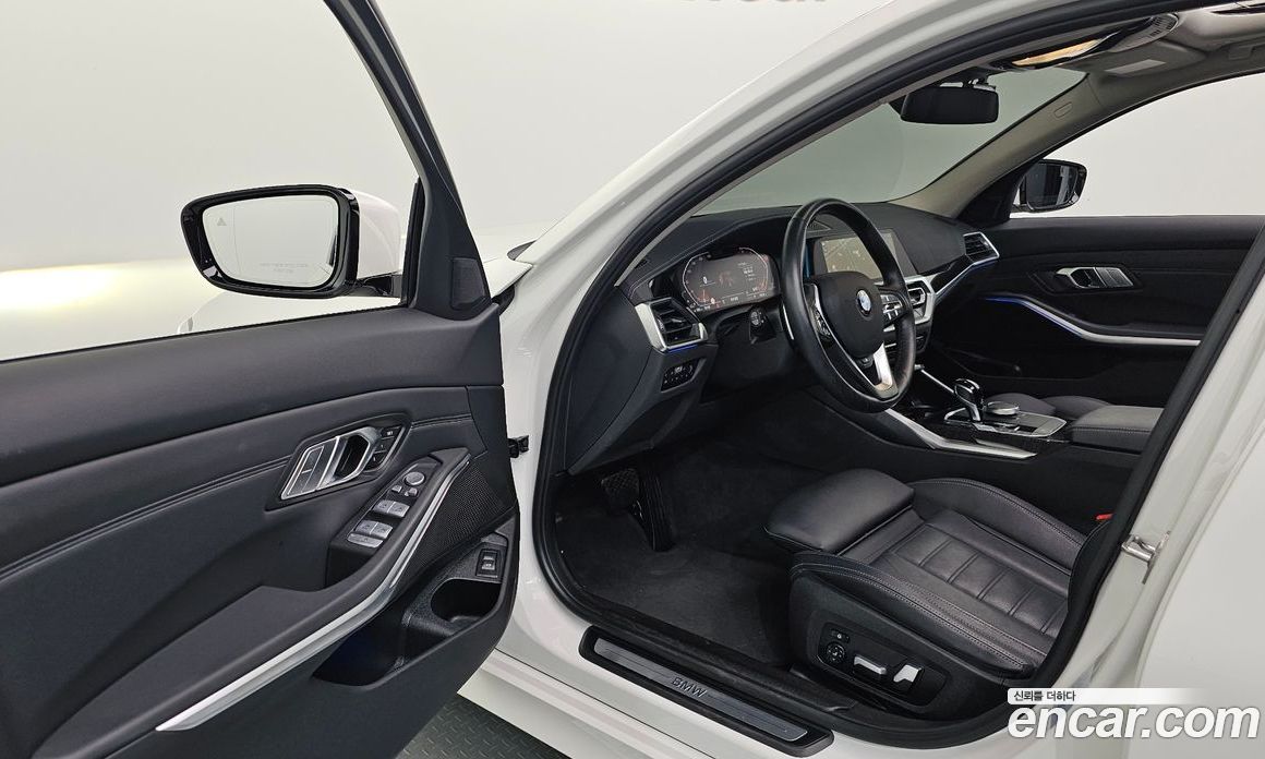 BMW 3-Series i320 Luxury