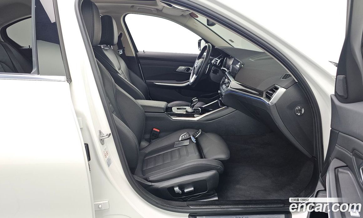 BMW 3-Series i320 Luxury