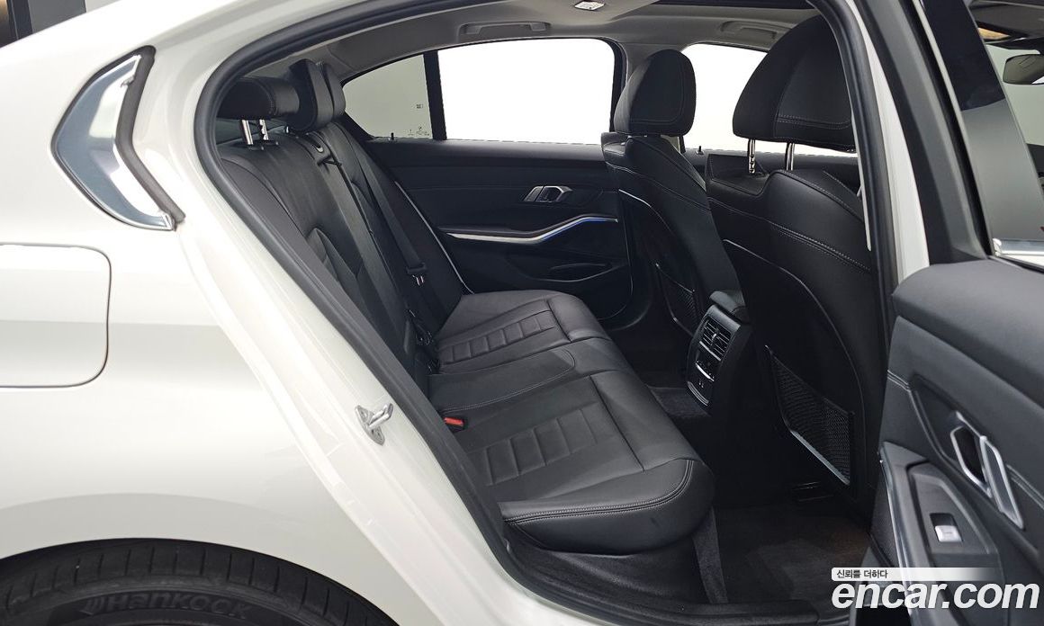 BMW 3-Series i320 Luxury