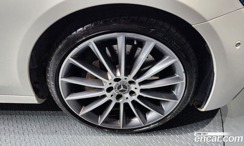 Mercedes Benz E-Class E350 4MATIC AMG Line