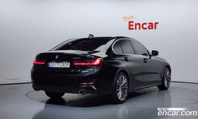 BMW 3-Series i320 Luxury