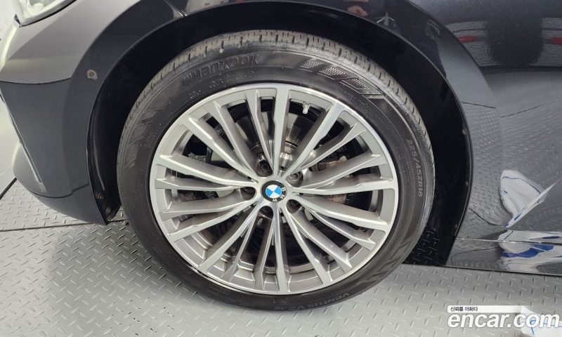 BMW 3-Series i320 Luxury