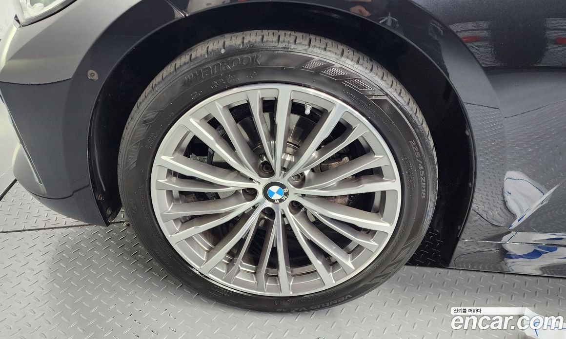 BMW 3-Series i320 Luxury