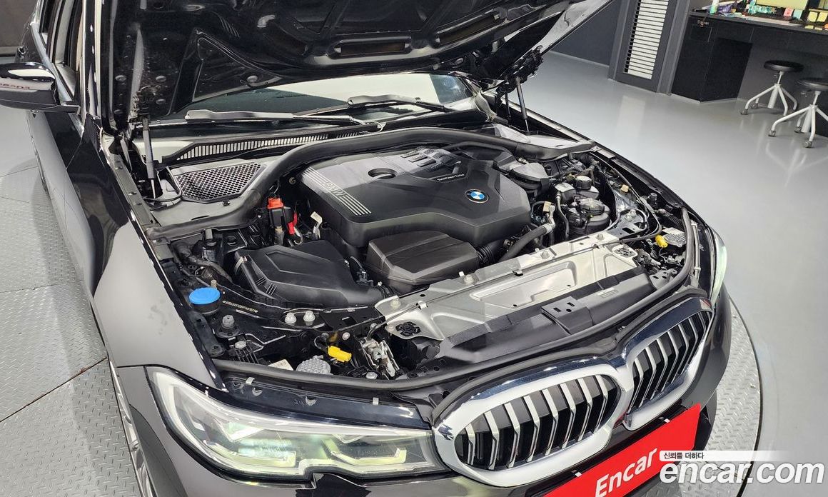 BMW 3-Series i320 Luxury