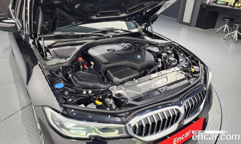 BMW 3-Series i320 Luxury