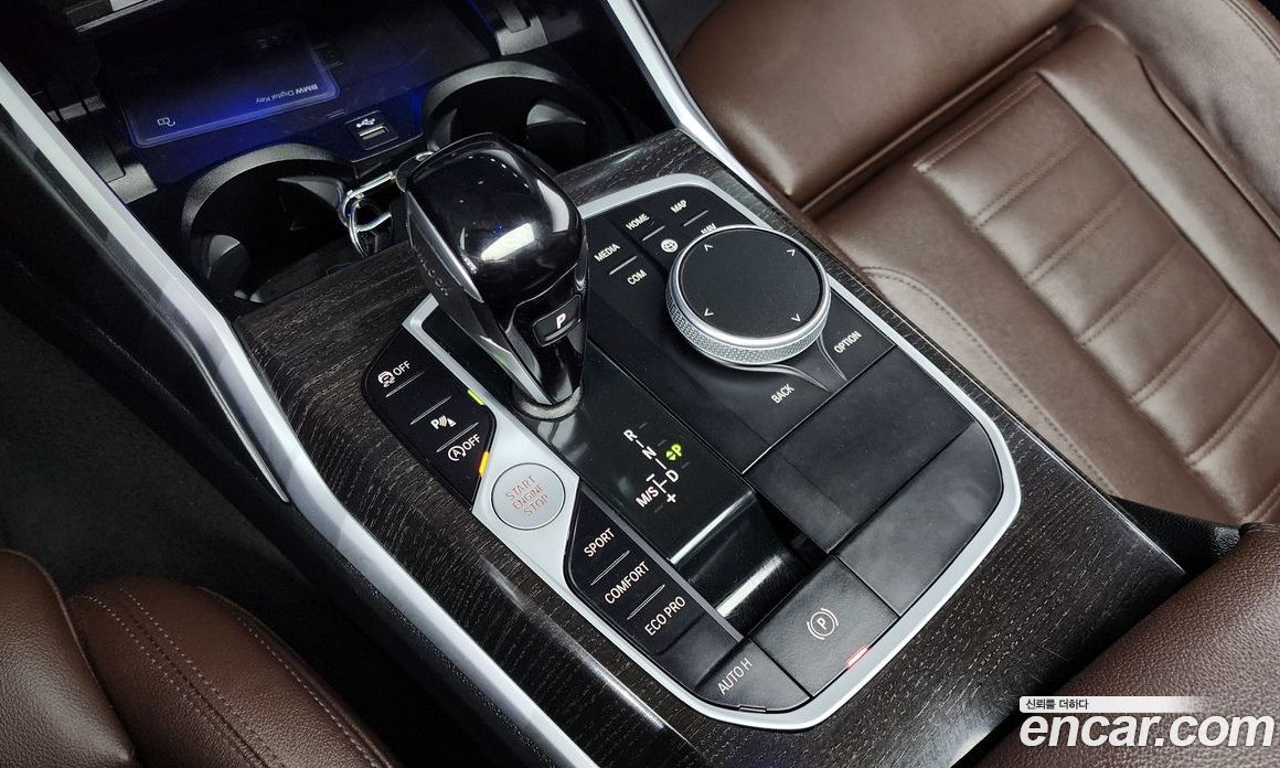 BMW 3-Series i320 Luxury