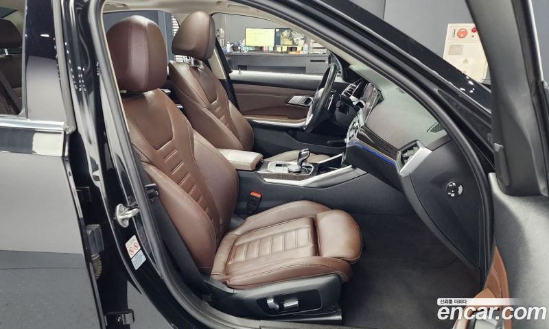 BMW 3-Series i320 Luxury