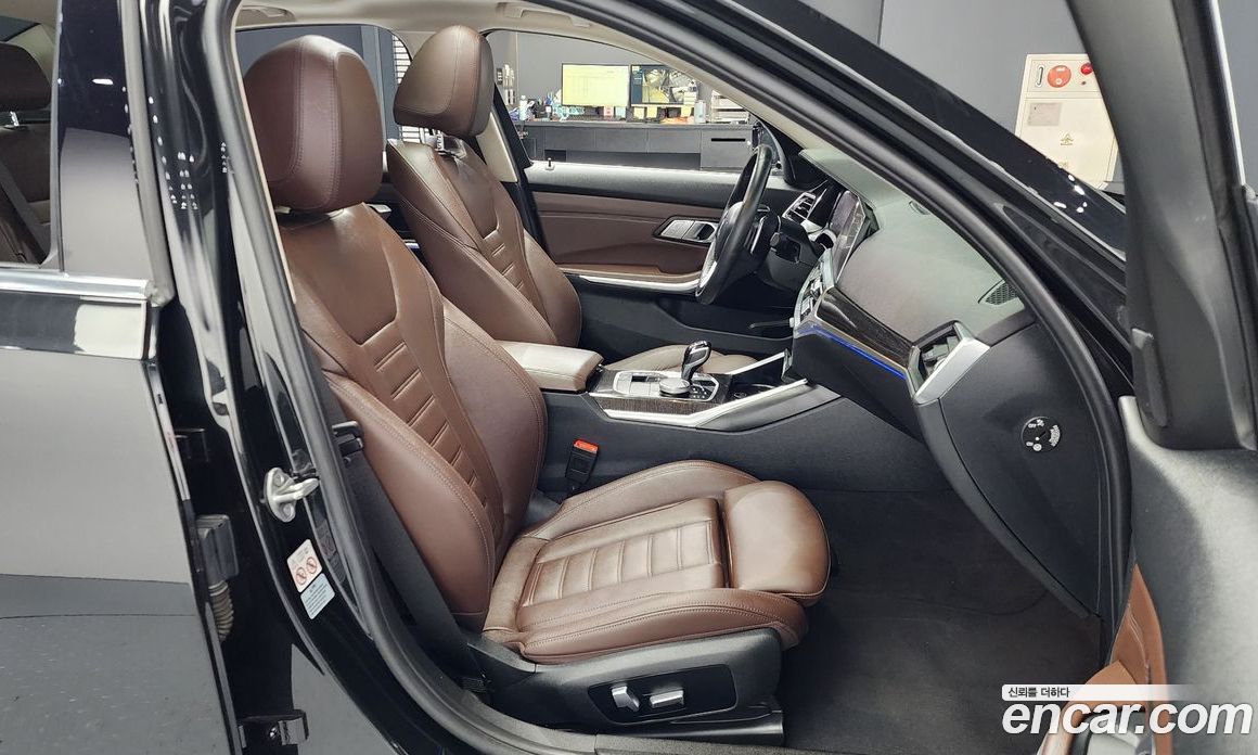 BMW 3-Series i320 Luxury