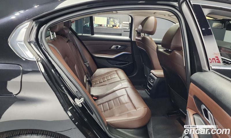 BMW 3-Series i320 Luxury