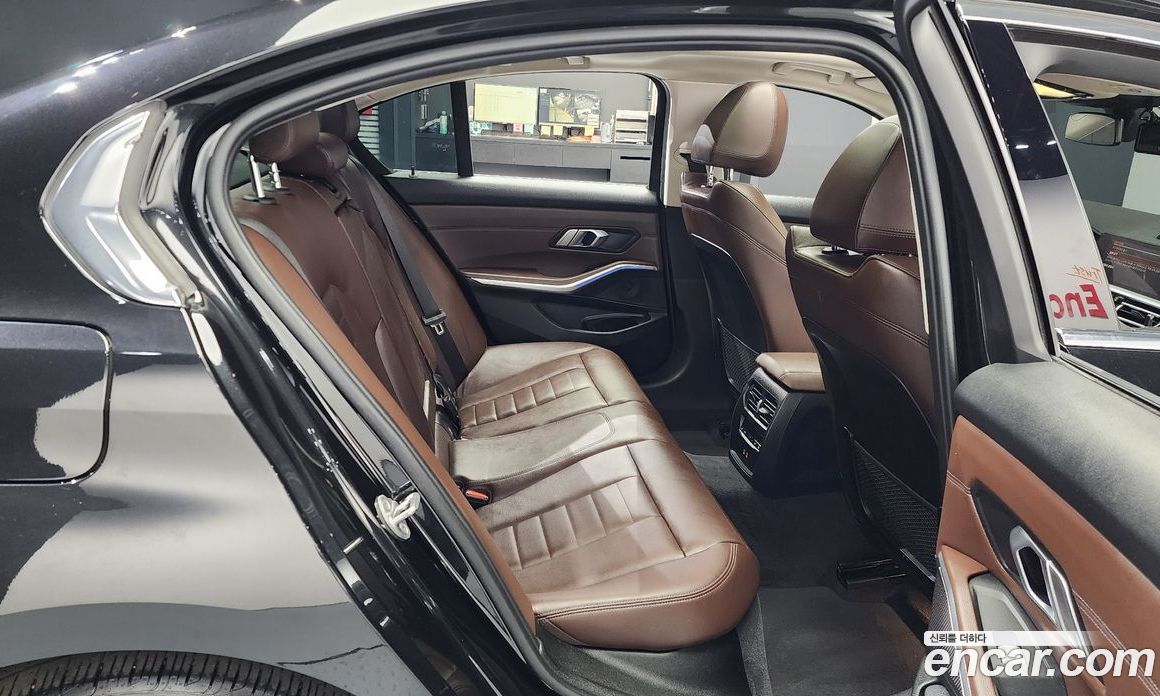 BMW 3-Series i320 Luxury