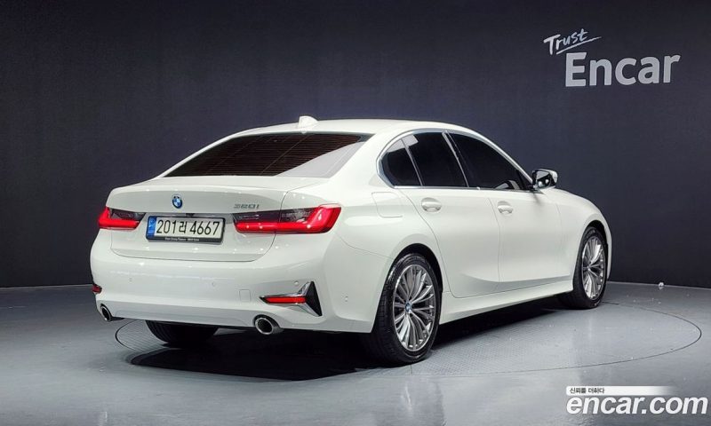 BMW 3-Series i320 Luxury