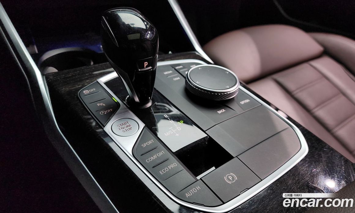 BMW 3-Series i320 Luxury