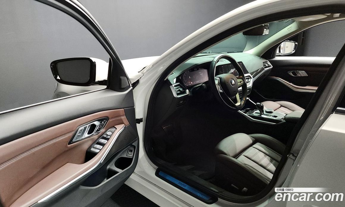 BMW 3-Series i320 Luxury