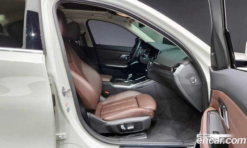 BMW 3-Series i320 Luxury