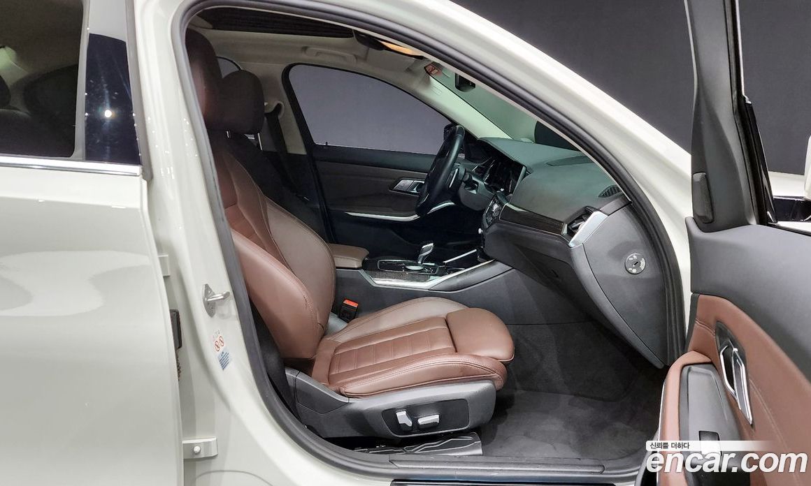BMW 3-Series i320 Luxury