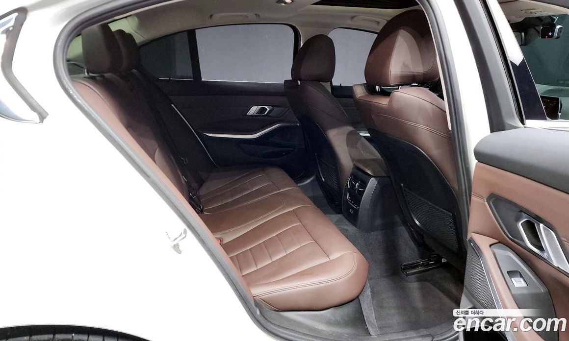 BMW 3-Series i320 Luxury