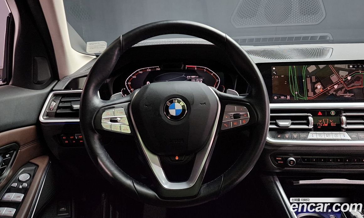 BMW 3-Series i320 Luxury