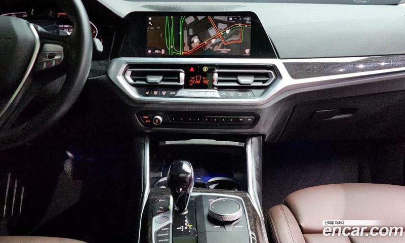 BMW 3-Series i320 Luxury