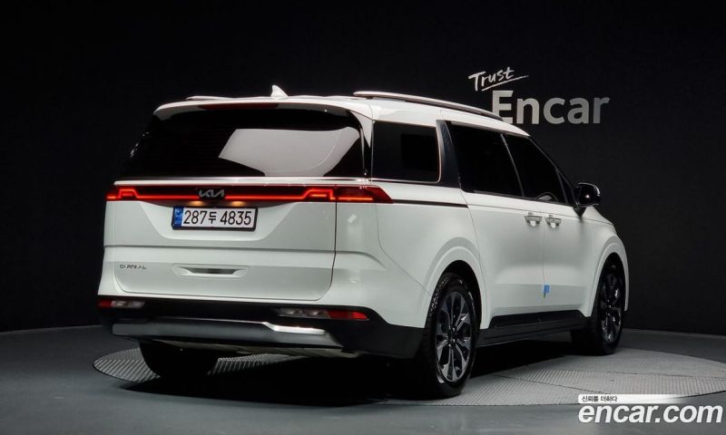 Kia Carnival 9-Seater Noblesse