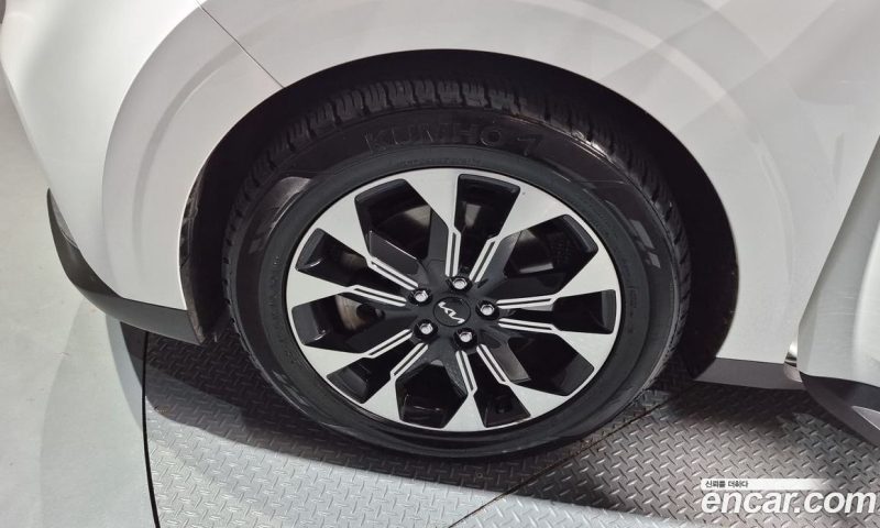 Kia Carnival 9-Seater Noblesse