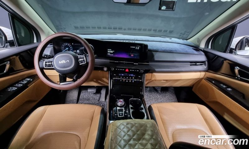 Kia Carnival 9-Seater Noblesse
