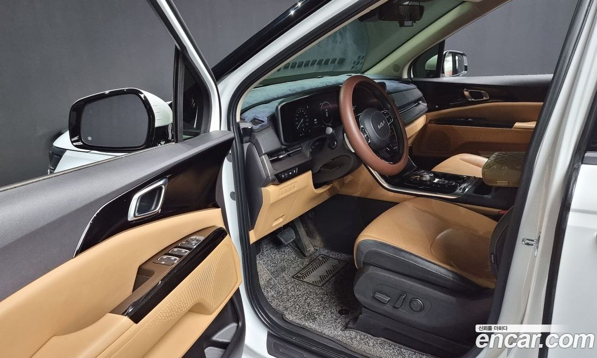 Kia Carnival 9-Seater Noblesse