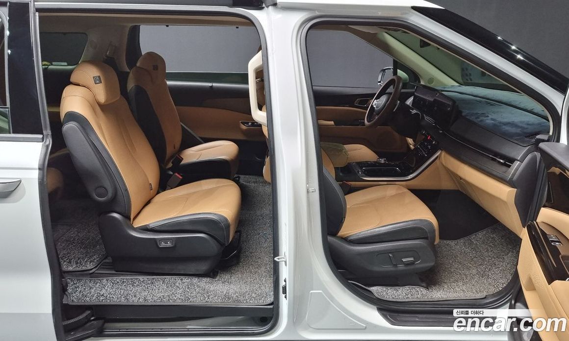 Kia Carnival 9-Seater Noblesse