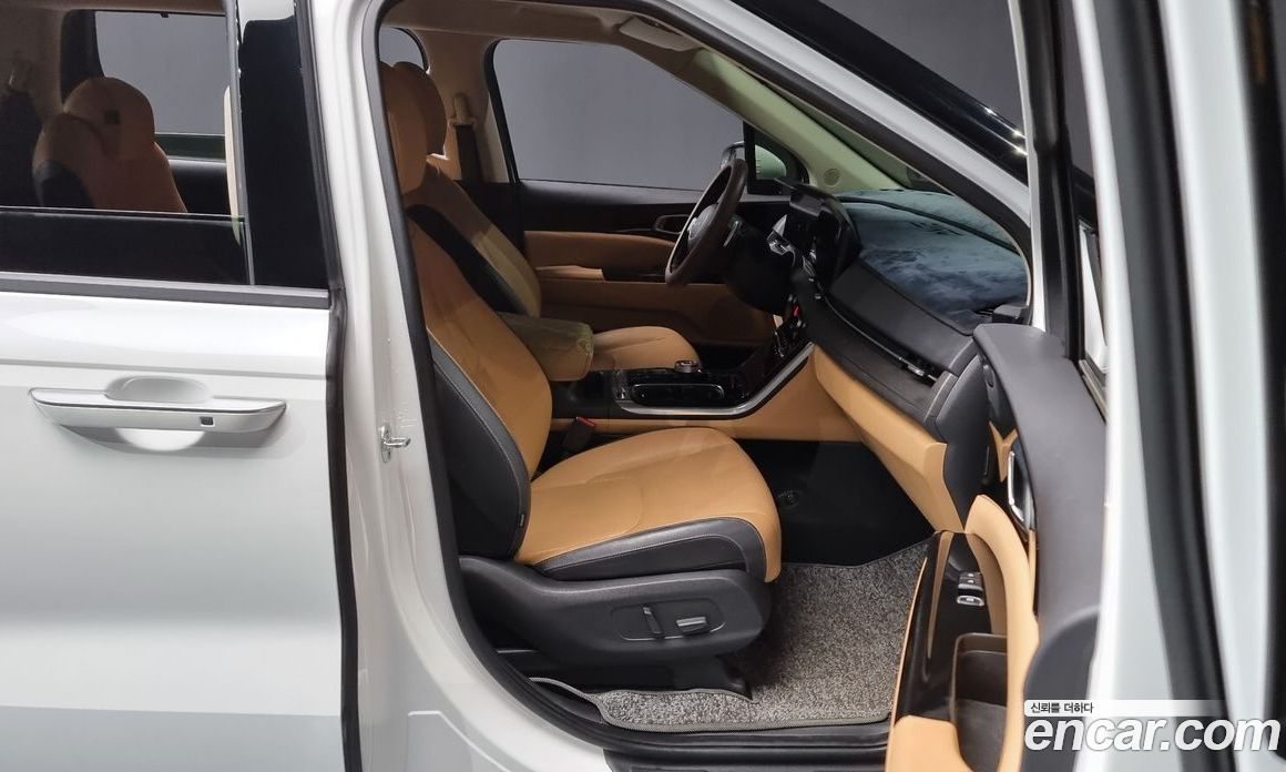 Kia Carnival 9-Seater Noblesse