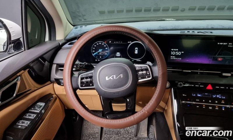 Kia Carnival 9-Seater Noblesse
