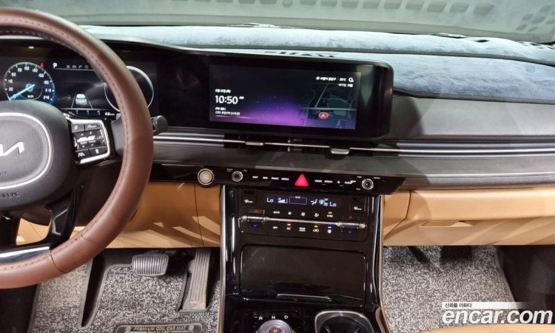 Kia Carnival 9-Seater Noblesse