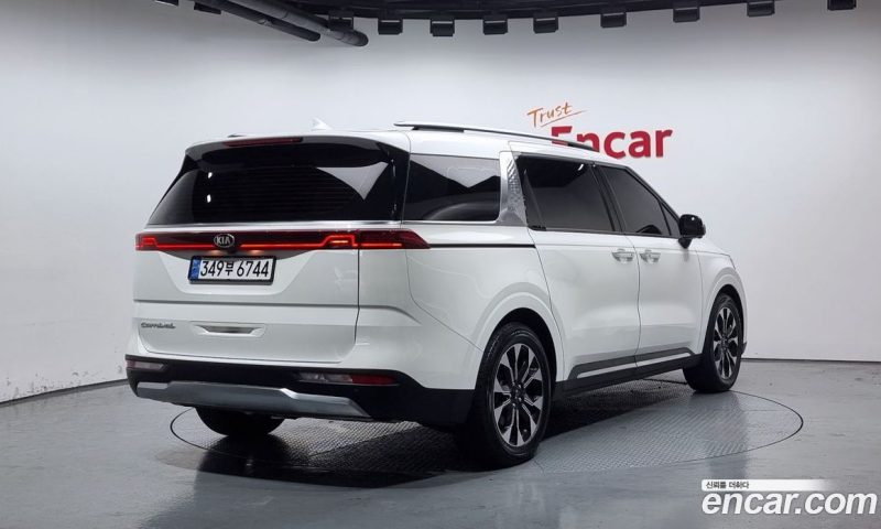 Kia Carnival 9-Seater Signature