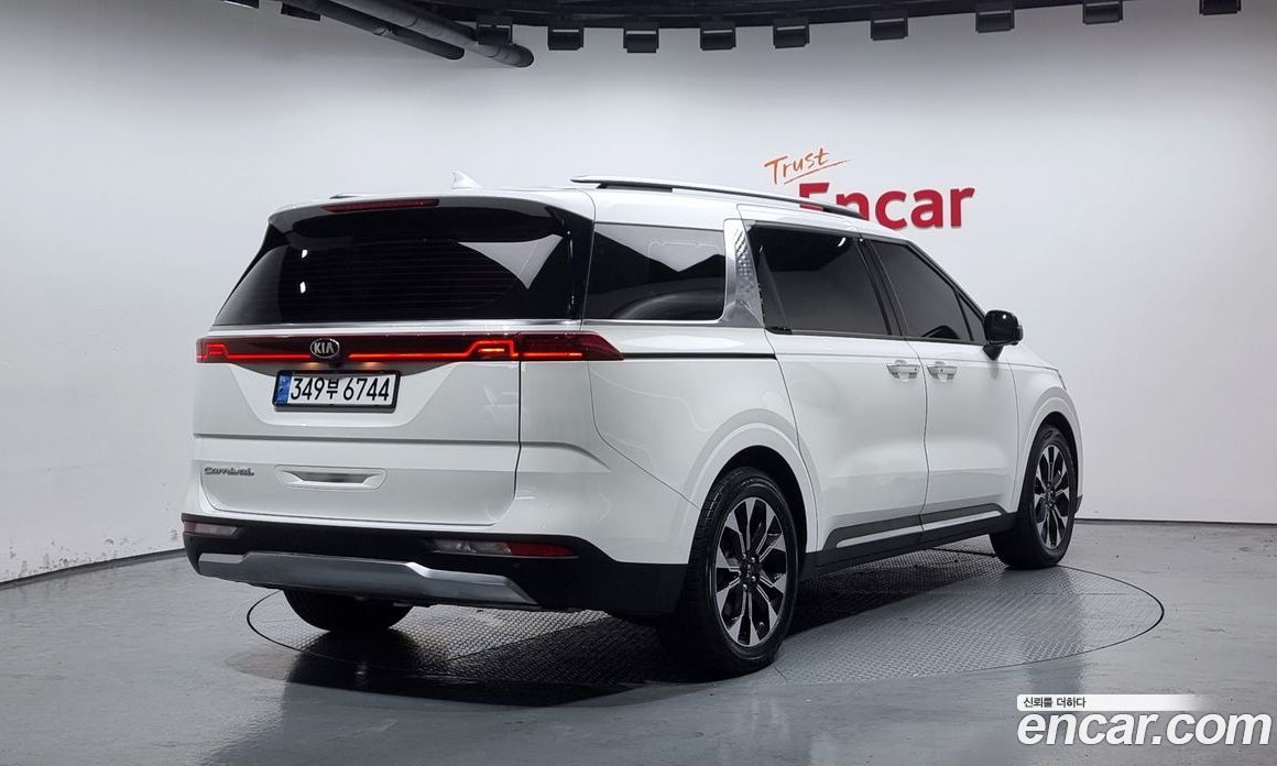 Kia Carnival 9-Seater Signature