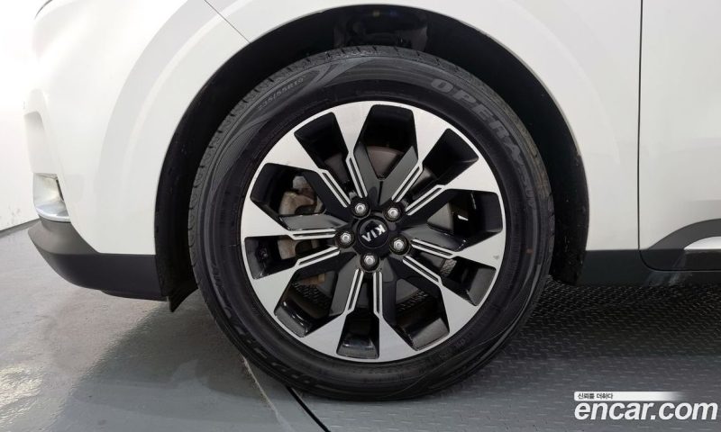 Kia Carnival 9-Seater Signature