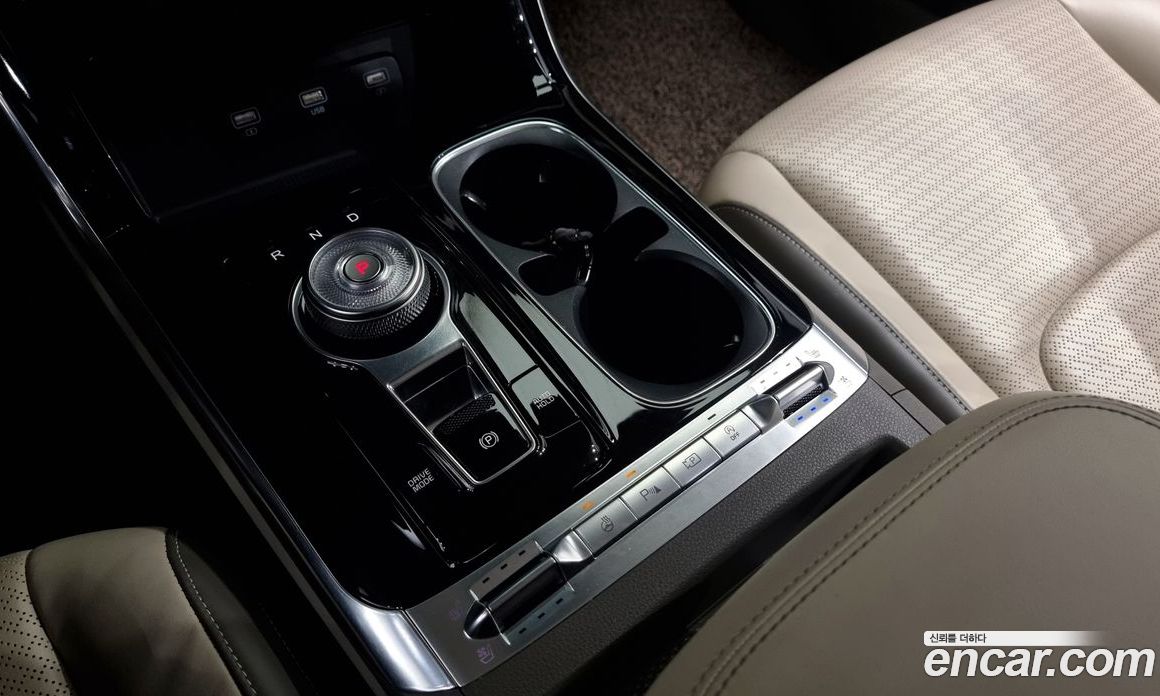 Kia Carnival 9-Seater Signature