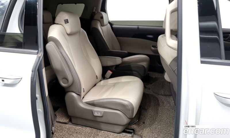 Kia Carnival 9-Seater Signature
