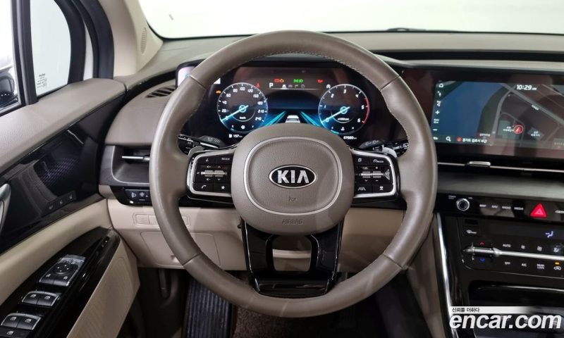 Kia Carnival 9-Seater Signature