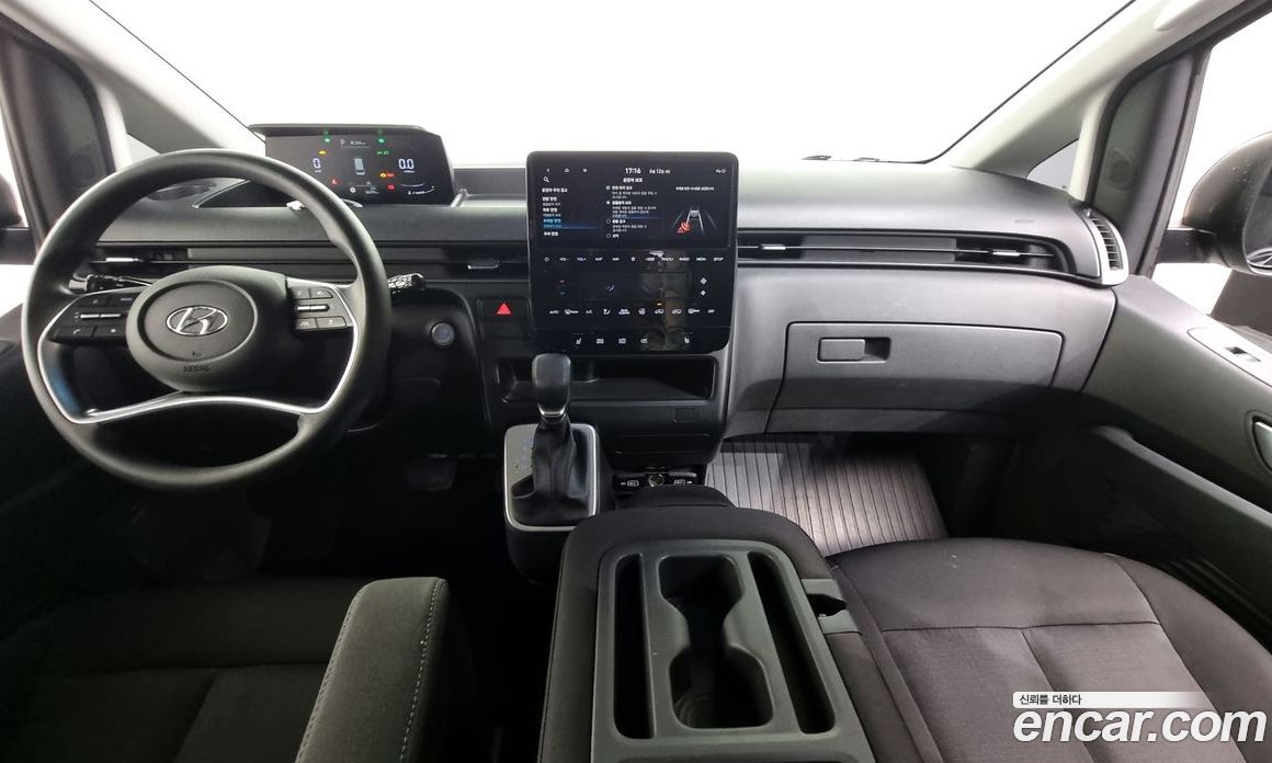 Hyundai Staria Tourer 11-Seater