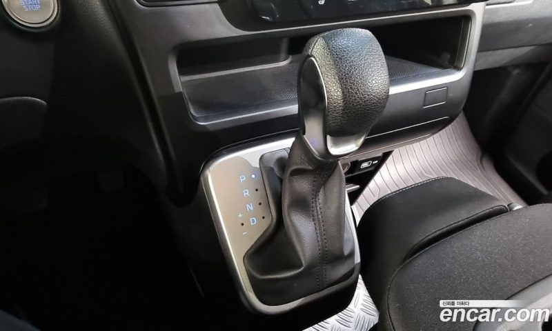 Hyundai Staria Tourer 11-Seater